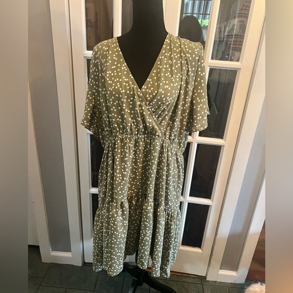 EUC-💚 Adorable Plus Size Dress - Picture 5 of 6